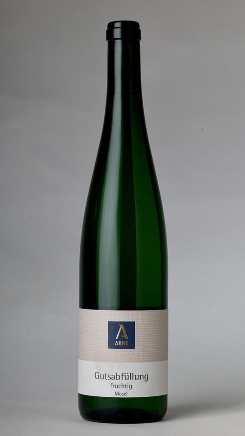 Flasche Gutsabfüllung fruchtig, Bio-Weißwein-Cuvée vom Weingut Arns, Mosel
