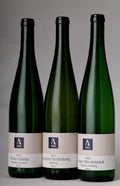 Lagenpaket mit drei Lagen-Riesling-Flaschen vom Weingut Arns, Mosel