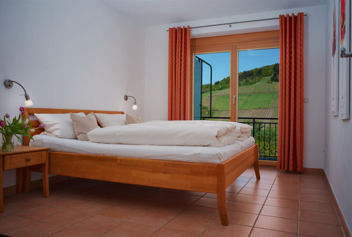 Schlafzimmer der Ferienwohnung im Weingut Arns